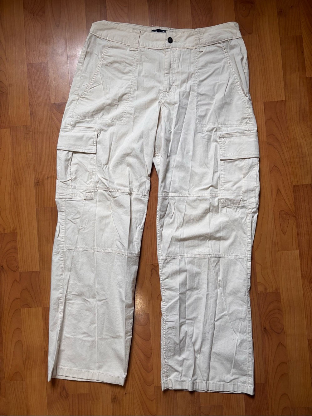 Hollister Cream High-Rise Vintage Baggy Cargo Pants
